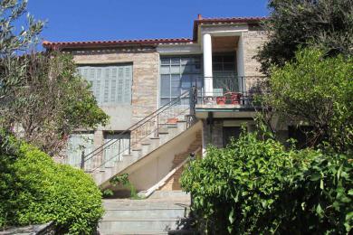 Διώροφη μονοκατοικία στα Στύρα Ευβοίας